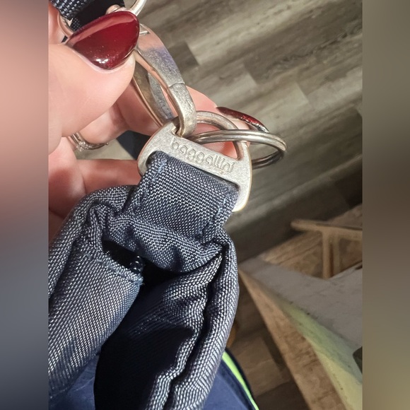 Baggallini Bag Flip Zip Crossbody - Picture 6 of 6